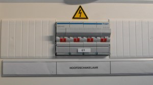 Hoofdschakelaar (lastscheider) in een brandstofstation